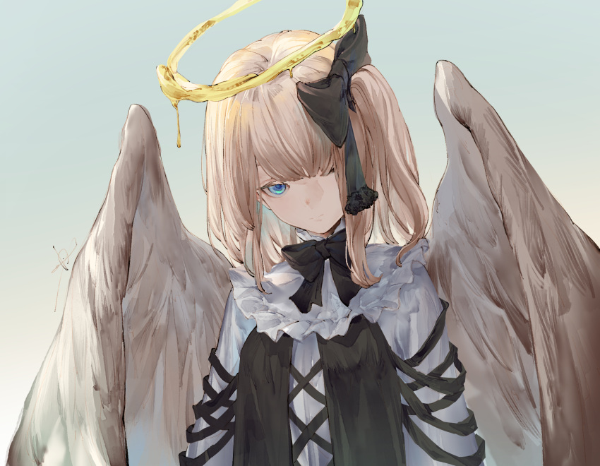 1girl angel angel_wings black_bow black_bowtie black_dress blue_background blue_eyes bow bowtie collared_dress commentary dress expressionless feathered_wings gradient_background grey_hair grey_wings hair_bow halo highres io_(io_oekaki) looking_at_viewer medium_hair melting_halo one_eye_closed one_side_up original solo two-tone_dress upper_body white_dress wings yellow_halo
