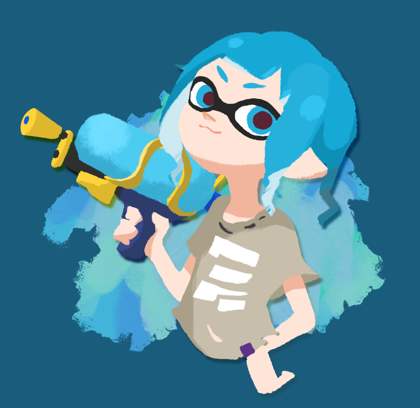 1girl :3 blue_background blue_eyes blue_hair cropped_torso grey_shirt gun head_tilt highres holding holding_gun holding_weapon inkling inkling_girl kk_cheat looking_at_viewer official_style pointy_ears shirt short_hair short_sleeves simple_background smile solo splatoon_(series) t-shirt tentacle_hair weapon