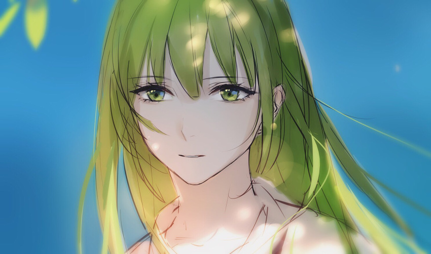 1other androgynous chain enkidu_(fate) fate/strange_fake fate_(series) glowing glowing_clothes glowing_eyes green_eyes green_hair hair_between_eyes long_hair looking_at_viewer male_focus robe rrr_(reason) shirt smile solo upper_body very_long_hair white_robe white_shirt yellow_eyes