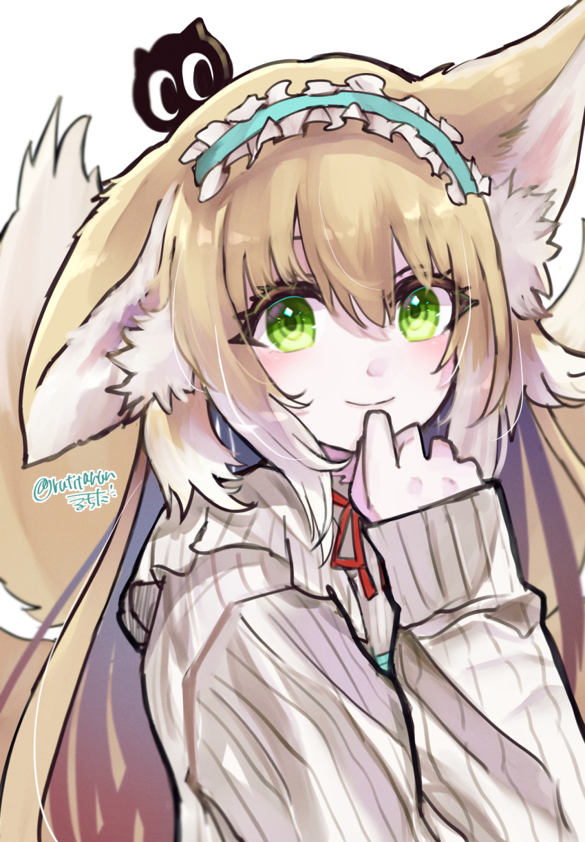1girl animal_ear_fluff animal_ears arknights blonde_hair blush brown_cardigan cardigan closed_mouth colored_tips creature_on_head crossover fox_ears fox_girl fox_tail green_eyes hair_between_eyes hand_on_own_chin hand_up heixiu highres kitsune kyuubi long_hair long_sleeves looking_at_viewer luo_xiaohei_zhanji multicolored_hair multiple_tails official_alternate_costume on_head ruchita simple_background sleeves_past_wrists smile solo suzuran_(arknights) suzuran_(spring_praise)_(arknights) tail two-tone_hair upper_body white_background white_hair