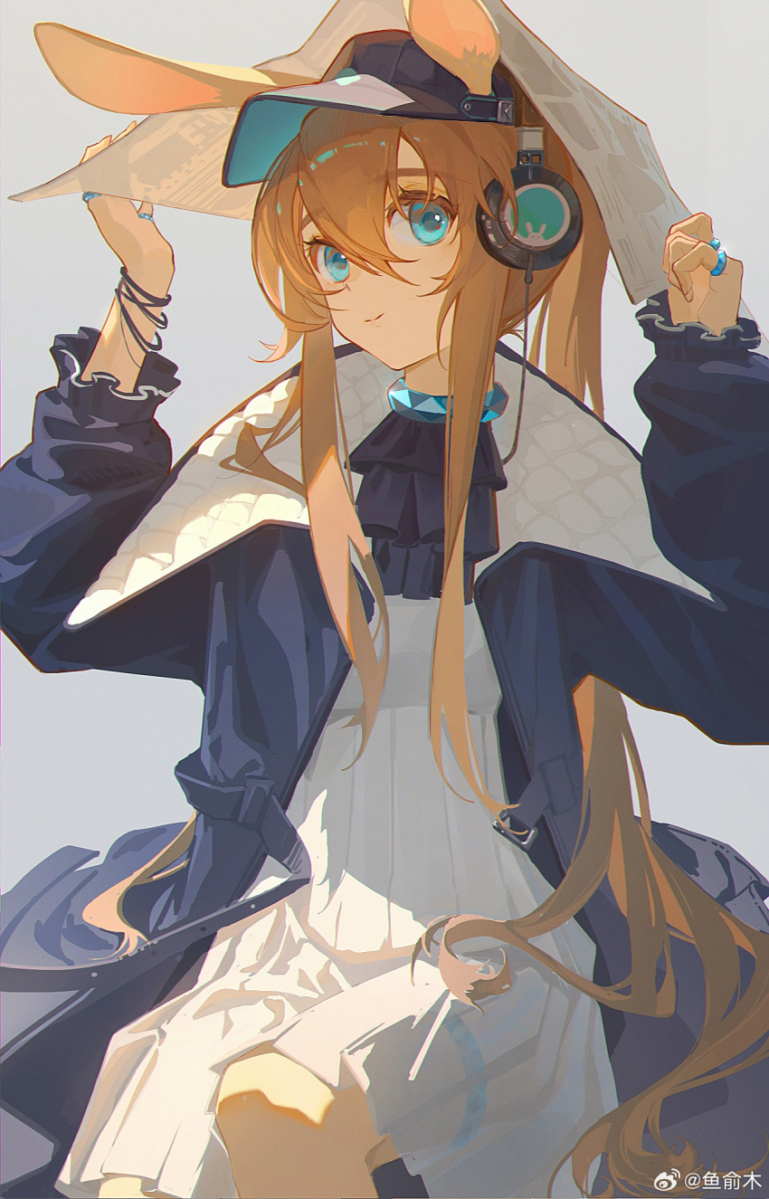 1girl amiya_(arknights) amiya_(newsgirl)_(arknights) arknights ascot black_ascot black_coat blue_eyes brown_hair chinese_commentary coat commentary_request cowboy_shot dress ears_through_headwear grey_background hair_between_eyes headphones highres holding holding_newspaper implied_extra_ears jewelry knee_up long_hair looking_at_viewer multiple_bracelets multiple_rings necklace newspaper open_clothes open_coat paper_on_head ponytail ring simple_background smile solo very_long_hair visor_cap weibo_username white_dress yuyumu