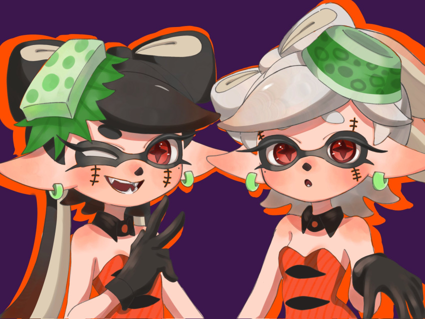 +_+ 2girls :o ;d bare_shoulders black_gloves black_hair blush bow-shaped_hair callie_(splatoon) commentary_request detached_collar dress earrings eyelashes facepaint fangs food food_on_head gloves grey_hair hair_ornament halloween_costume hand_up highres jewelry lemo_(lemo_4) long_hair looking_at_viewer marie_(splatoon) mole mole_under_eye multiple_girls object_on_head one_eye_closed open_mouth orange_dress orange_outline outline pointy_ears purple_background red_eyes round_teeth short_eyebrows short_hair simple_background smile splatoon_(series) splatoon_3 star-shaped_pupils star_(symbol) stitches strapless strapless_dress swept_bangs symbol-shaped_pupils teeth tentacle_hair thick_eyebrows tongue upper_body wing_collar