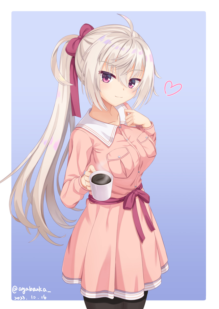 1girl 2023 :3 absurdres ahoge akizuki_kanna ayabanka blue_background blush border bow breasts cafe_stella_to_shinigami_no_chou casual closed_mouth coffee coffee_mug collar commentary cowboy_shot crossed_bangs cup dated eyelashes eyes_visible_through_hair hair_between_eyes hair_bow hair_ribbon heart highres holding holding_cup large_breasts long_hair long_sleeves looking_at_viewer mug pink_shirt pink_skirt ponytail red_bow red_ribbon ribbon shirt simple_background skirt smile solo standing steam straight_hair twitter_username very_long_hair violet_eyes white_background white_border white_collar white_hair wing_collar