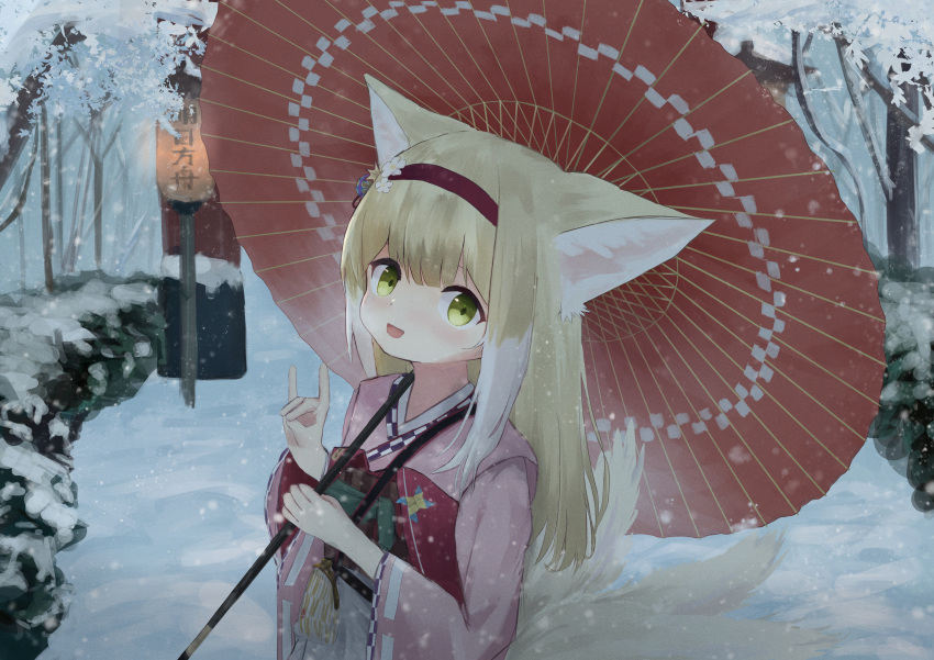 1girl absurdres animal_ear_fluff animal_ears arknights blonde_hair coin_purse colored_tips commentary eufi_(eufyhouse) flower fox_ears fox_girl fox_shadow_puppet fox_tail green_eyes hair_flower hair_ornament hairband highres japanese_clothes kimono kitsune kyuubi long_sleeves looking_at_viewer multicolored_hair multiple_tails obi official_alternate_costume oil-paper_umbrella open_mouth outdoors pink_kimono pinwheel red_hairband red_umbrella sash snow solo suzuran_(arknights) suzuran_(yukibare)_(arknights) tail two-tone_hair umbrella upper_body white_hair wide_sleeves winter yagasuri