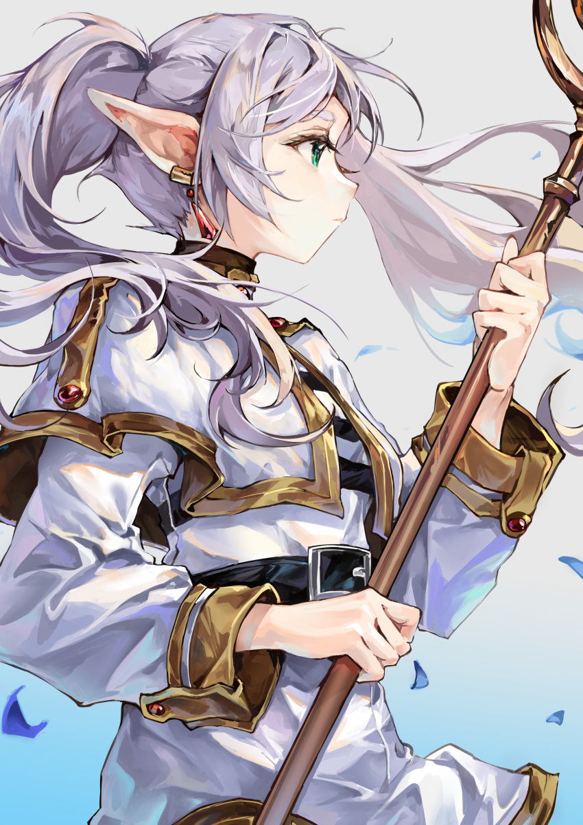 1girl a_yue absurdres blue_background capelet closed_mouth commentary elf frieren gradient_background green_eyes grey_background grey_hair highres holding holding_staff long_hair long_sleeves mixed-language_commentary pointy_ears profile solo sousou_no_frieren staff twintails white_capelet