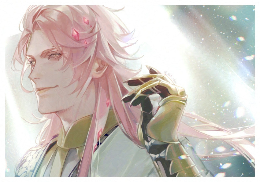 1boy akr_noze ancient_greek_clothes apollo_(shuumatsu_no_valkyrie) armored_gloves bishounen black_gloves diamond_(shape) diamond_hair_ornament from_side gloves greco-roman_clothes hand_in_own_hair highres long_hair looking_at_viewer male_focus pink_hair revision shuumatsu_no_valkyrie smile smug sunlight upper_body yellow_eyes