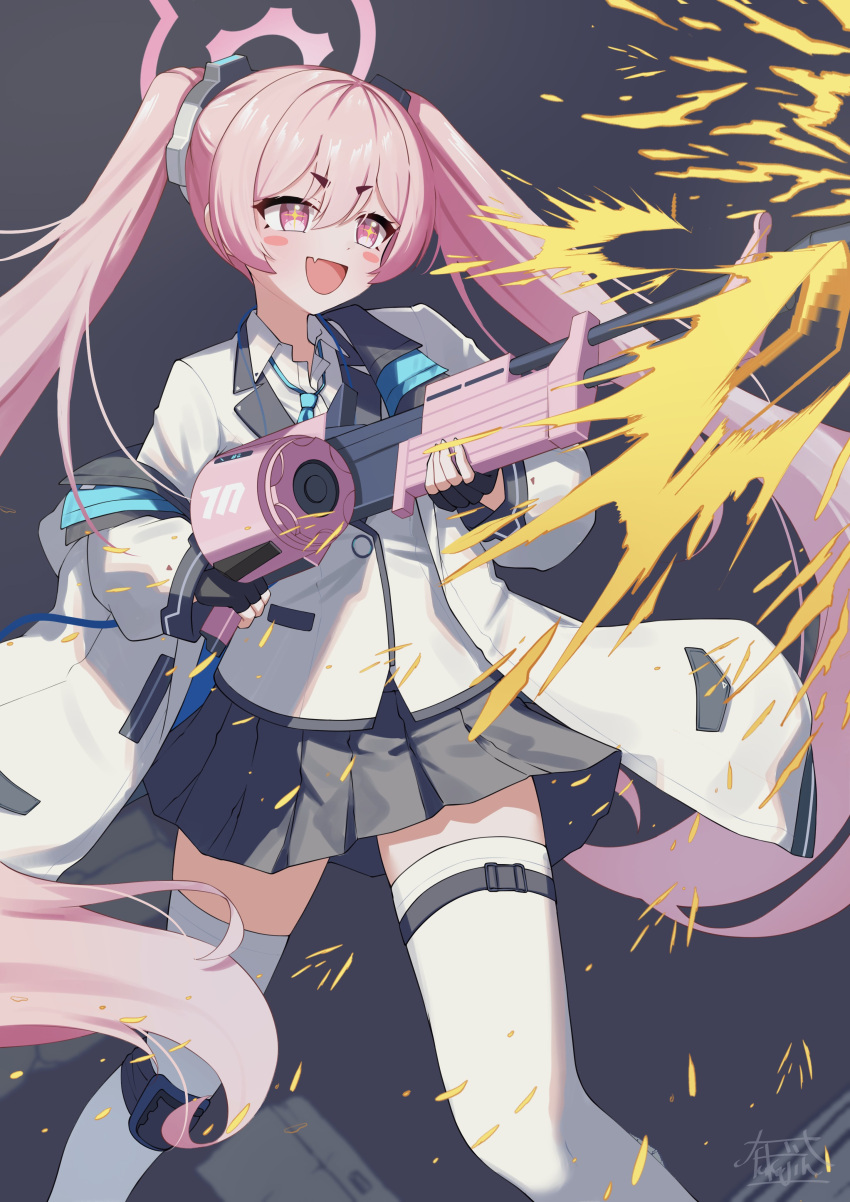 1girl absurdres blue_archive blush blush_stickers commentary_request fang firing fukujin gun hair_between_eyes hair_ornament halo highres jacket knee_pads koyuki_(blue_archive) long_hair looking_to_the_side machine_gun open_mouth pink_eyes pink_hair school_uniform simple_background solo thigh-highs uniform weapon