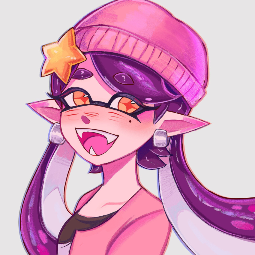+_+ 1girl beanie black_hair callie_(splatoon) earrings fangs hat hat_ornament highres jewelry long_hair mole mole_under_eye multicolored_hair pink_hair ruinique simple_background smile solo splatoon_(series) splatoon_1 star_(symbol) star_hat_ornament teeth twintails white_background yellow_eyes