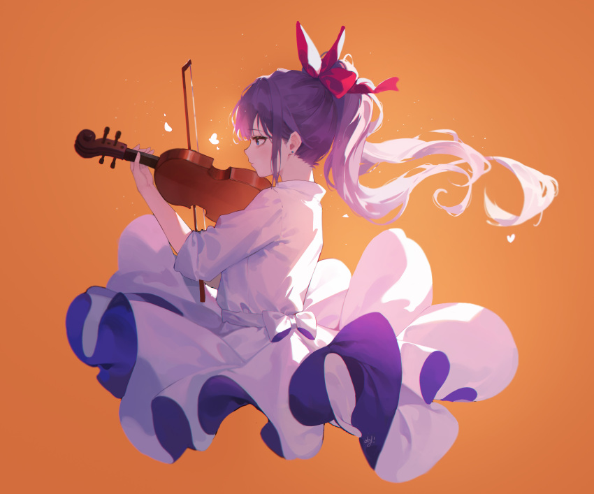 1girl absurdres blue_eyes bow cropped_legs de_yi dress dress_bow earrings floating_hair from_side hair_bow hand_up highres holding holding_bow_(music) holding_instrument holding_violin instrument jewelry long_hair music orange_background original parted_lips playing_instrument ponytail profile red_bow sidelocks simple_background solo stud_earrings white_bow white_dress white_hair