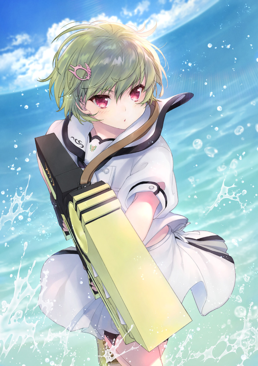 1girl blue_sky blush clouds commentary cowboy_shot crocodile_hair_ornament day eyelashes fighting_stance floating_clothes green_hair hair_between_eyes highres holding holding_water_gun looking_at_viewer miniskirt nomura_miki non-web_source ocean outdoors parted_lips pink_eyes puffy_short_sleeves puffy_sleeves running sailor_collar school_uniform serious shirt short_hair short_sleeves sidelighting sion_(laterna_magica) skirt sky solo splashing standing summer_pockets sunlight tsurime v-shaped_eyebrows water_drop water_gun white_sailor_collar white_shirt white_skirt