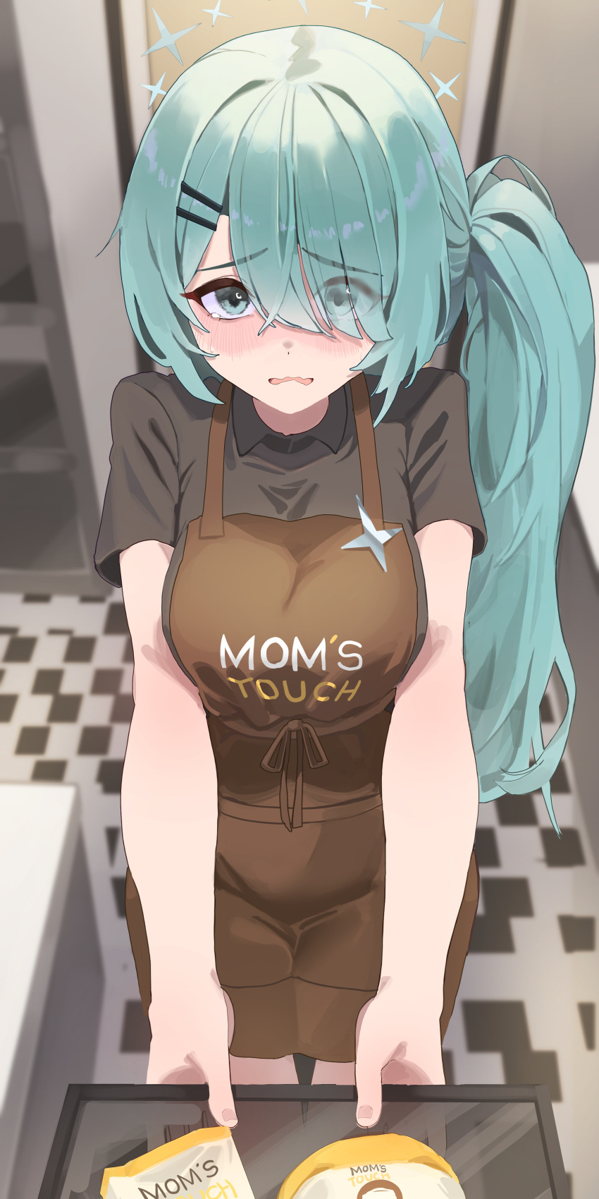1girl absurdres apron black_shirt blue_archive blush breasts brown_apron collared_shirt eyes_visible_through_hair green_eyes green_hair green_halo gubbi_on hair_over_one_eye halo highres hiyori_(blue_archive) holding holding_tray large_breasts long_hair looking_at_viewer mom's_touch open_mouth shirt short_sleeves side_ponytail solo tray