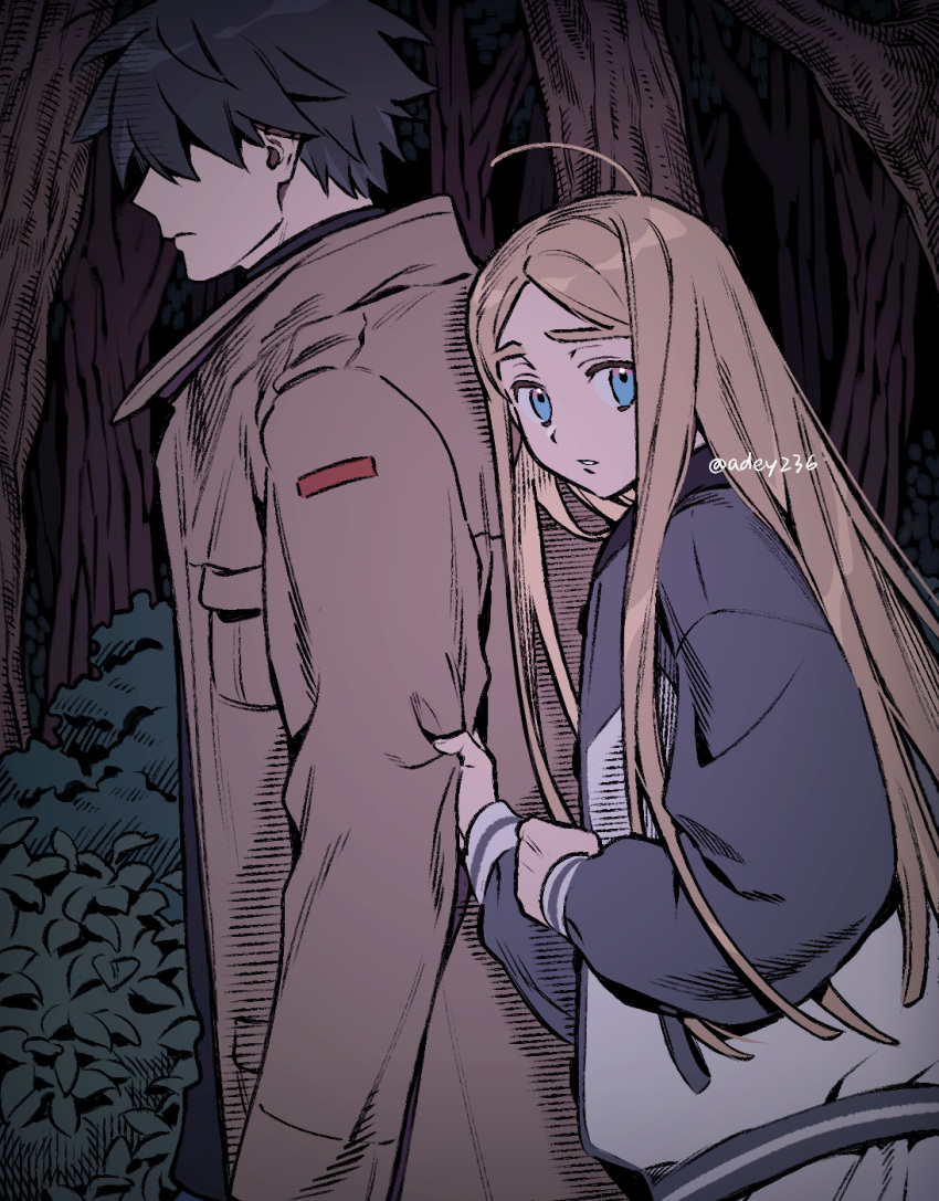 ainsley_(adey) androgynous black_shirt blonde_hair blue_eyes brown_coat clothes_grab coat covered_eyes forest from_side frown hair_over_eyes height_difference highres long_hair long_sleeves looking_at_viewer looking_to_the_side male_focus multicolored_eyes nature night original outdoors parted_hair pink_eyes ray_(adey) scared shirt ten_(lu2948d) tree twitter_username upper_body
