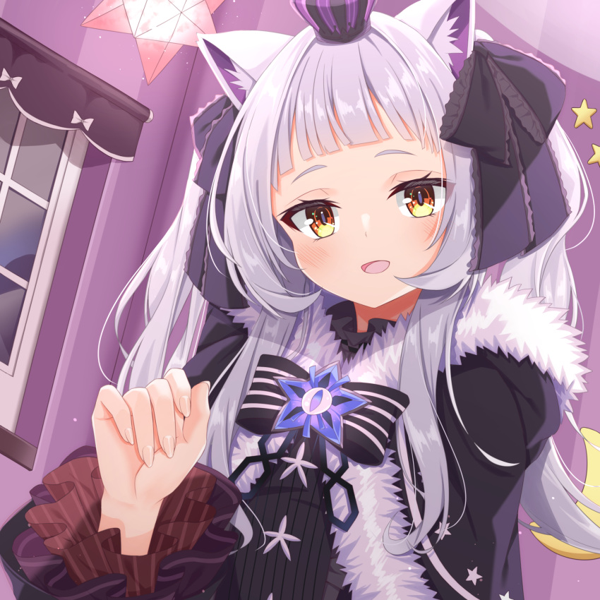 1girl animal_ear_fluff animal_ears arched_bangs brooch cat_ears crown divergenceok frilled_ribbon frilled_sleeves frills fur_trim gothic_lolita grey_hair hair_ribbon highres hololive jewelry lolita_fashion murasaki_shion murasaki_shion_(5th_costume) ribbon star_brooch twintails