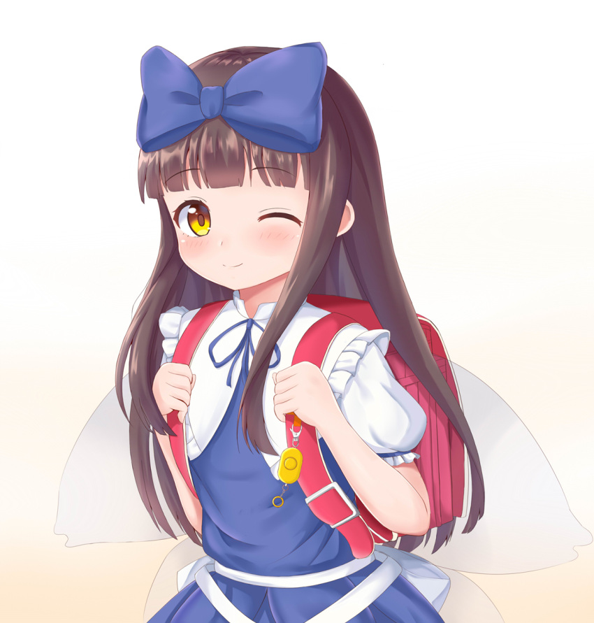 1girl ;) backpack bag blue_bow blue_dress blue_ribbon blush bow brown_eyes brown_hair commentary_request dress fairy_wings flat_chest frilled_shirt_collar frills hair_bow hands_up highres long_hair looking_at_viewer one_eye_closed p.w. petite puffy_short_sleeves puffy_sleeves randoseru ribbon short_sleeves sidelocks simple_background smile solo star_sapphire touhou upper_body very_long_hair white_background wings yellow_eyes