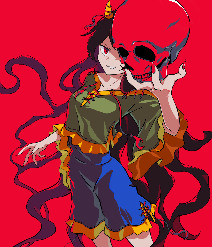 1girl absurdres black_hair blue_shorts breasts collarbone feet_out_of_frame fingernails green_shirt grin highres horns long_fingernails long_hair luhua_xiedai nail_polish nippaku_zanmu oni_horns red_background red_eyes red_nails sharp_fingernails shirt short_sleeves shorts simple_background skull small_breasts smile solo touhou wide_sleeves yellow_horns