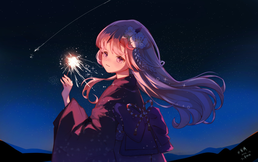1girl absurdres back_bow blush bow braid chinese_commentary closed_mouth commentary_request dated flower fringe_trim from_behind hair_flower hair_lift hair_ornament hibiscus highres holding_fireworks japanese_clothes kimono leaf light_smile long_hair long_sleeves looking_at_viewer looking_back mountainous_horizon night night_sky obi original outdoors pink_eyes pink_hair purple_bow purple_kimono red_ribbon ribbon sash shooting_star side_braid single_sidelock sky solo star_(sky) striped striped_ribbon twitter_username two-tone_ribbon upper_body white_flower white_ribbon wide_sleeves xing_bi yukata