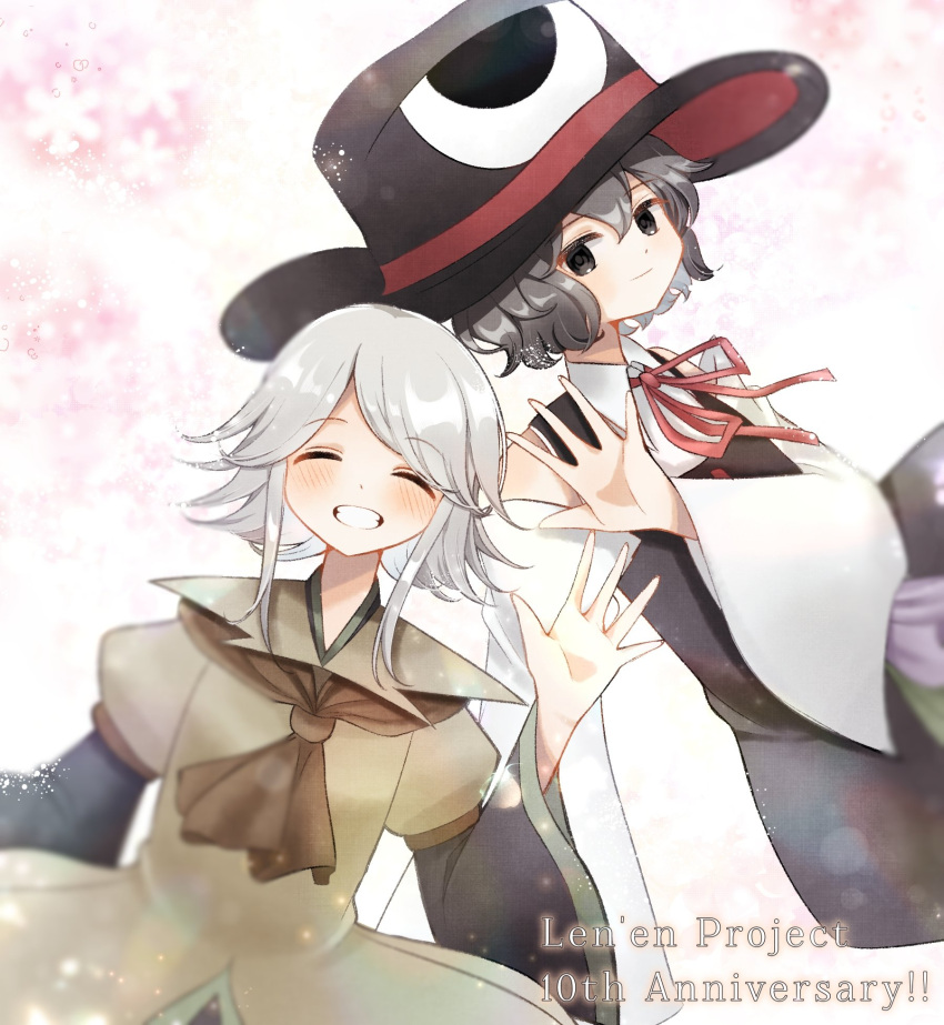 2others a_c_bb androgynous anniversary ascot black_coat black_eyes black_hair black_headwear black_sleeves blush bow bowtie brown_ascot brown_coat closed_eyes closed_mouth coat collared_coat collared_shirt commentary_request copyright_name english_text enraku_tsubakura eye_of_senri floral_background green_hakama green_trim grey_hair grin hakama hand_up hat highres houlen_yabusame japanese_clothes jinbei_(clothes) layered_sleeves len'en light_blush long_sleeves looking_at_viewer multiple_others open_mouth other_focus puffy_short_sleeves puffy_sleeves red_bow red_bowtie red_headwear shirt short_hair short_hair_with_long_locks short_over_long_sleeves short_sleeves sleeveless sleeveless_coat sleeveless_shirt smile teeth top_hat two-sided_fabric two-sided_headwear upper_body waving white_background white_shirt wide_sleeves