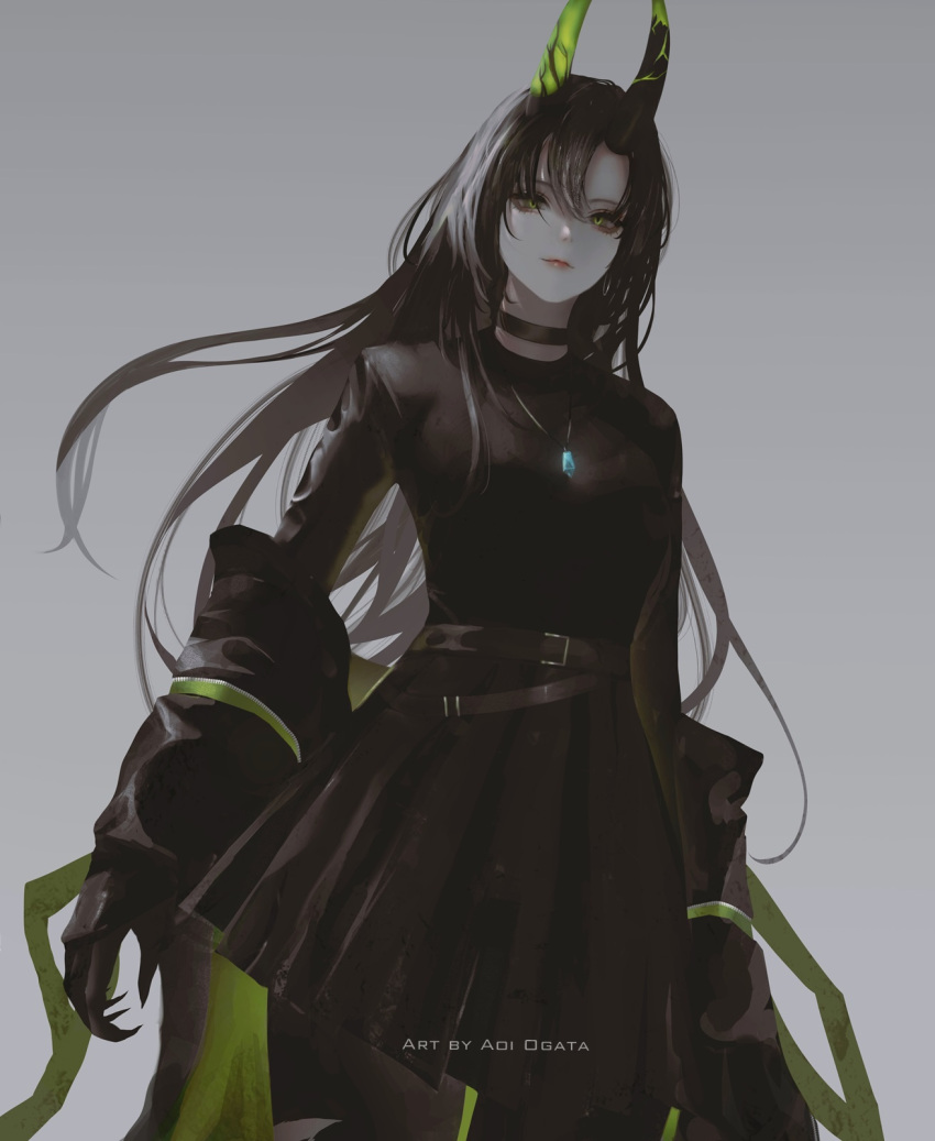 1girl aoi_ogata artist_name black_choker black_hair black_pantyhose black_shirt black_skirt breasts choker claws clip_studio_paint_(medium) closed_mouth commission cowboy_shot floating_hair green_eyes grey_background hair_between_eyes highres horns jewelry long_hair looking_at_viewer original pantyhose parted_bangs pendant pleated_skirt shirt simple_background skirt small_breasts smile solo standing very_long_hair