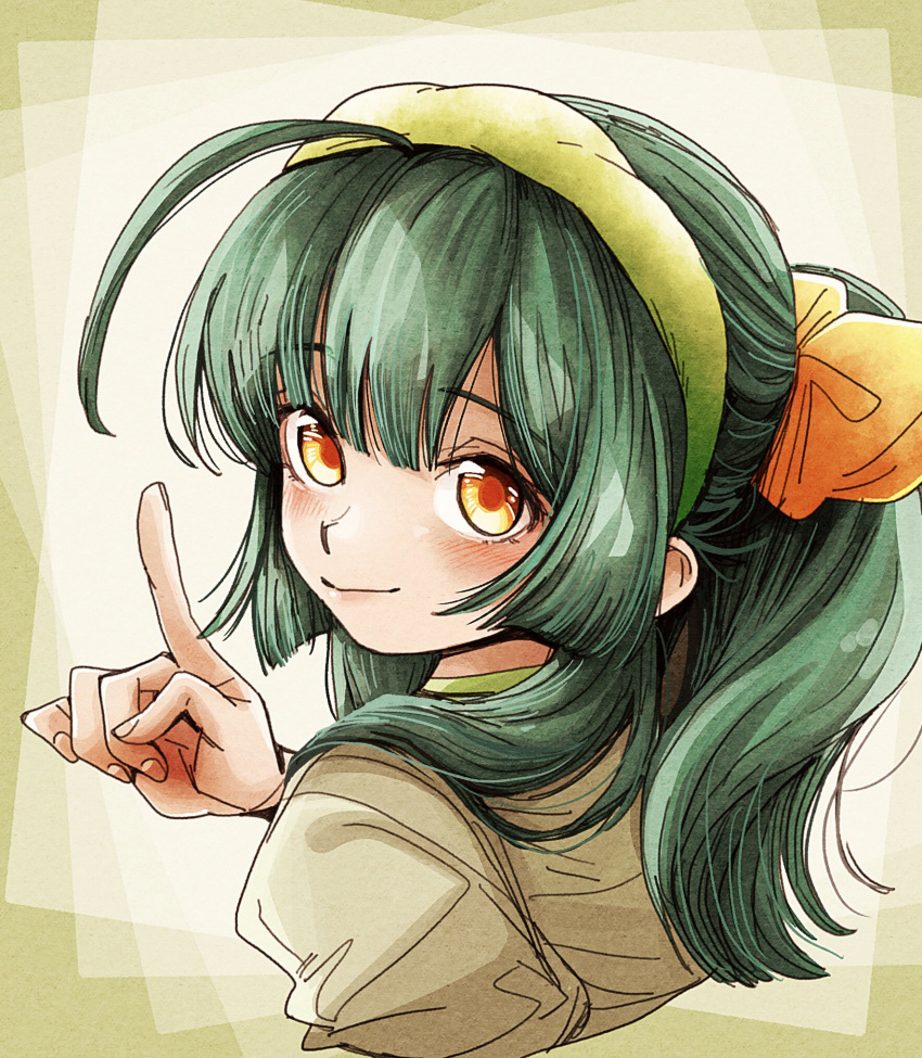 1girl ahoge alternate_hairstyle blunt_bangs blush bow brown_shirt commentary_request cropped_shoulders from_behind green_hair green_hairband hair_bow hair_over_shoulder hairband hand_up highres index_finger_raised long_hair looking_at_viewer looking_back multicolored_background natsu_tuna orange_bow orange_eyes ponytail shirt smile solo touhoku_zunko voiceroid white_background