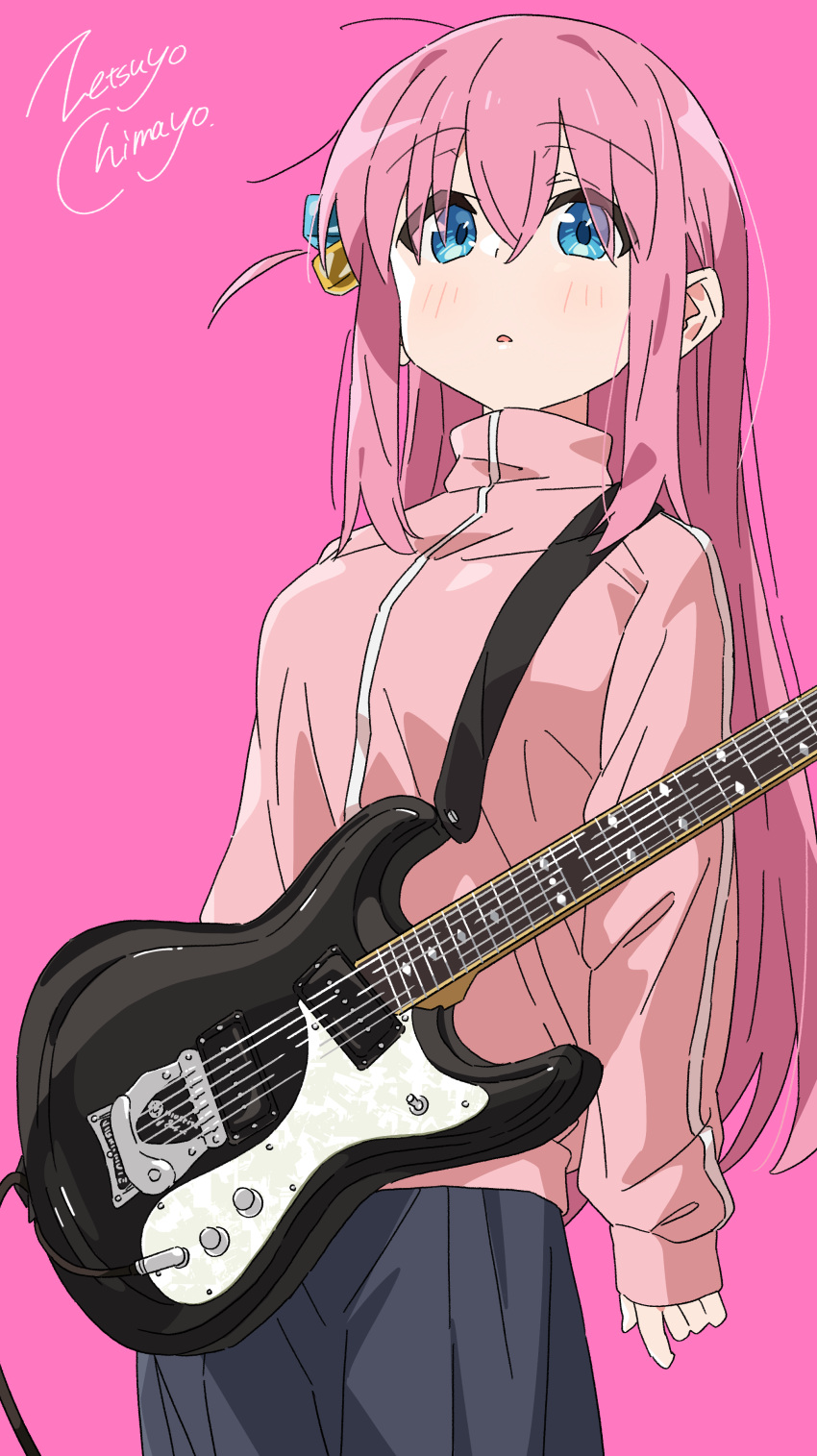 1girl absurdres blue_eyes bocchi_the_rock! cube_hair_ornament electric_guitar gotoh_hitori guitar hair_ornament highres instrument jacket long_hair long_sleeves looking_at_viewer one_side_up pink_background pink_hair simple_background solo track_jacket zetsuyo_chimayo