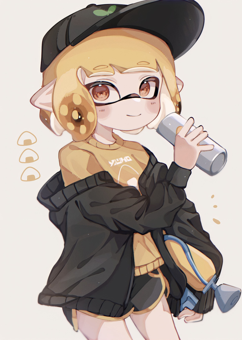 1girl absurdres baseball_cap black_headwear black_shorts black_sweater blonde_hair can cardigan commentary_request food gun hat highres holding holding_can holding_gun holding_weapon looking_at_viewer mixed-language_commentary onigiri open_cardigan open_clothes orange_eyes shirt short_hair shorts simple_background smile soda_can solo splatoon_(series) splatoon_3 splattershot_(splatoon) sweater weapon white_background yellow_shirt yn_uo0