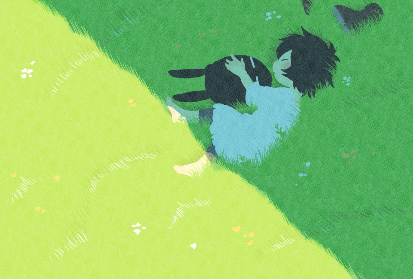 1boy aged_down barefoot black_footwear black_hair black_pants blush_stickers boots chibi closed_eyes day from_above grass highres hug kuga_yuuma lying nature on_ground on_side pants profile replica robe shade sleeping sleeves_past_elbows torion_hei unworn_boots ushiko_51 white_robe wide_shot world_trigger