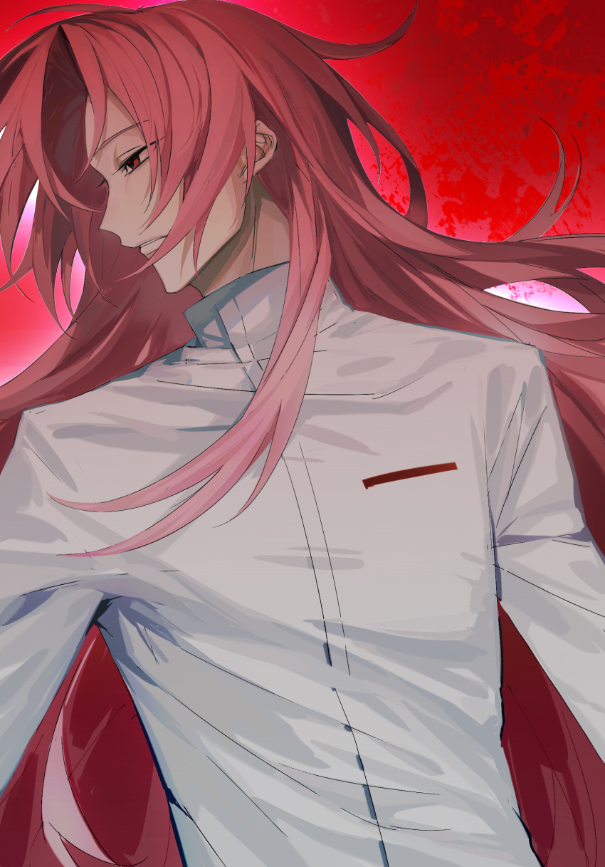 1boy eyes_visible_through_hair hatsutori_hajime high_collar highres long_hair long_sleeves looking_to_the_side male_focus parted_lips pink_hair red_background red_eyes saibou_shinkyoku shirt simple_background solo upper_body very_long_hair white_shirt zero_(wangmeilin)
