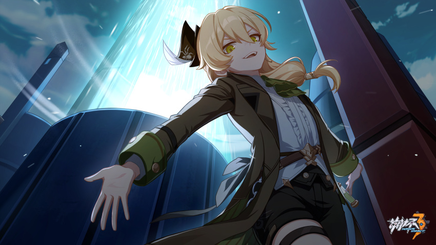 1boy ascot black_shorts blonde_hair brown_coat chinese_clothes clouds coat evil_smile green_ascot hat highres honkai_(series) honkai_impact_3rd james_moriarty_(honkai_impact) logo long_hair long_sleeves looking_at_viewer male_focus official_art official_wallpaper open_hand open_hands open_mouth outdoors short_shorts shorts sky smile solo teeth thigh_strap upper_body upper_teeth_only v-shaped_eyebrows