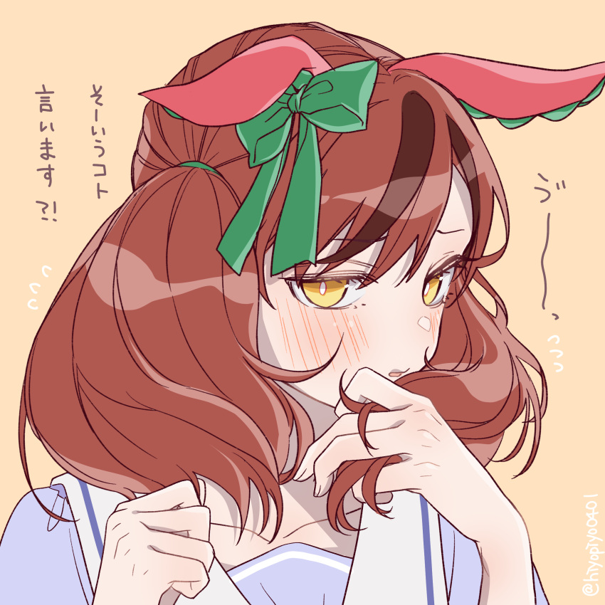 1girl absurdres animal_ears blush bow bright_pupils brown_hair ear_bow ear_covers ears_down embarrassed hands_up highres hiyoko_piyopiyo holding holding_hair horse_ears looking_at_viewer medium_hair multicolored_hair nice_nature_(umamusume) open_mouth purple_shirt sailor_collar shirt simple_background solo streaked_hair translation_request twintails twitter_username umamusume upper_body white_pupils yellow_background yellow_eyes