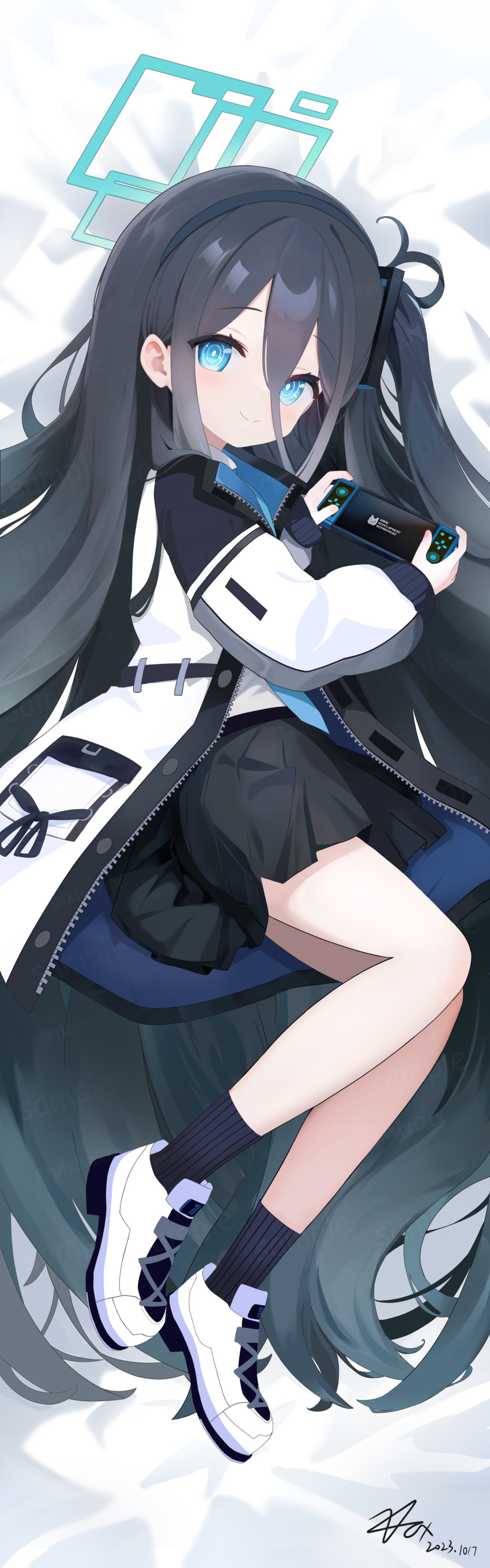 1girl absurdly_long_hair absurdres aris_(blue_archive) black_hair black_skirt black_socks blue_archive blue_eyes blue_halo blush closed_mouth full_body halo handheld_game_console highres holding holding_handheld_game_console jacket long_hair long_sleeves looking_at_viewer open_clothes open_jacket pleated_skirt ringed_eyes shoes skirt smile socks solo two-sided_fabric two-sided_jacket very_long_hair white_footwear white_jacket zcx