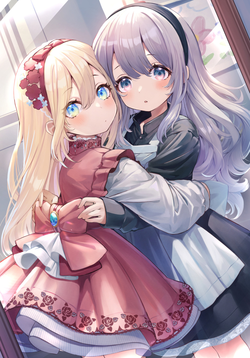 2girls :o adjusting_another's_clothes adjusting_bow ao_no_neko aqua_eyes back_bow black_hairband blonde_hair blush bow commentary_request dress fang floral_print gem gradient_eyes green_eyes hair_bow hairband highres hug long_hair long_sleeves looking_at_viewer looking_back maid multicolored_eyes multiple_girls mutual_hug original pink_eyes purple_hair red_bow red_dress red_hairband violet_eyes