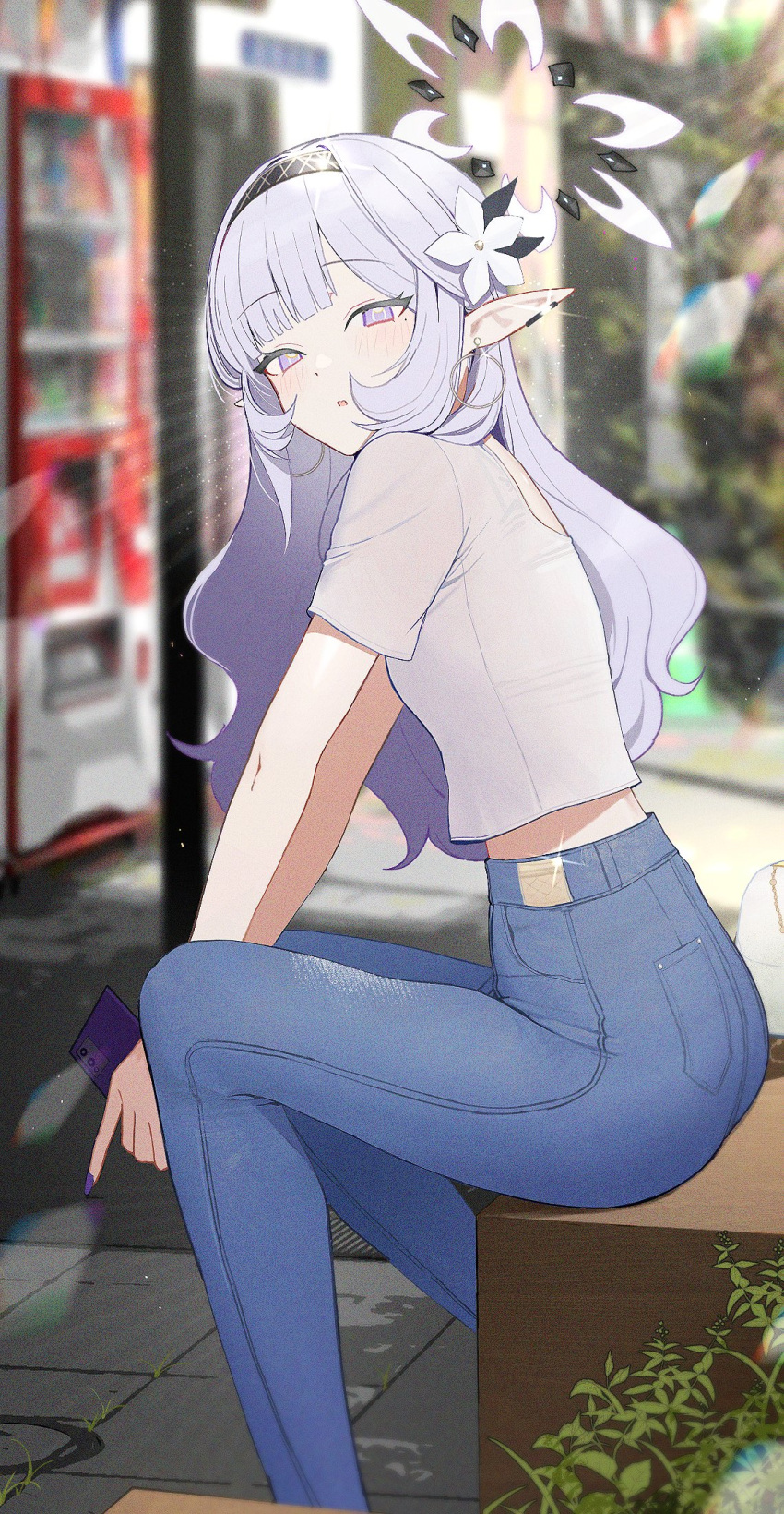 1girl alternate_costume black_hairband blue_archive blue_pants cellphone day denim earrings grey_hair hairband halo highres himari_(blue_archive) holding holding_phone jewelry long_hair looking_at_viewer outdoors pants parted_lips phone pointy_ears purple_halo shirt short_sleeves smartphone solo striped striped_hairband violet_eyes white_shirt zanya_000