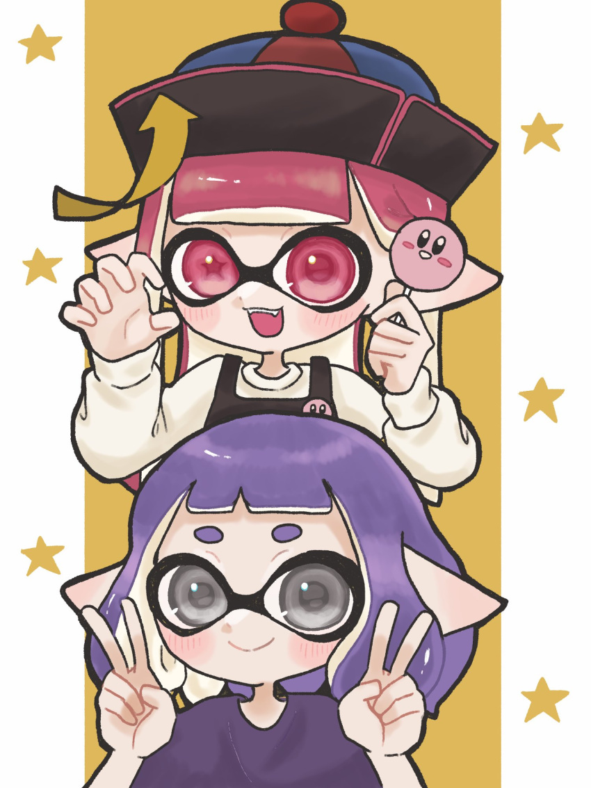 2girls claw_pose commentary_request double_v grey_eyes hat highres inkling inkling_girl long_hair medium_hair mina_p multiple_girls open_mouth pillarboxed pointy_ears purple_hair purple_shirt qingdai_guanmao red_eyes redhead shirt smile splatoon_(series) splatoon_3 star_(symbol) teeth upper_body upper_teeth_only v yellow_background