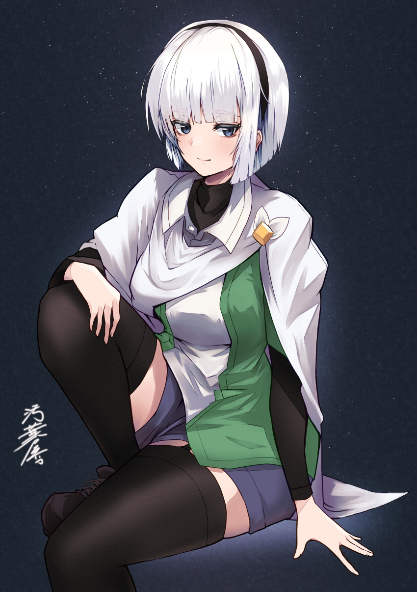1girl absurdres alternate_costume black_background black_hairband black_sleeves black_thighhighs brown_footwear cloak collared_shirt commentary green_vest grey_eyes hairband hand_on_own_knee highres konpaku_youmu light_particles long_sleeves looking_at_viewer shirt short_hair shorts signature sitting smile solo thigh-highs touhou vest white_cloak white_hair white_shirt yagoro_kusuriya