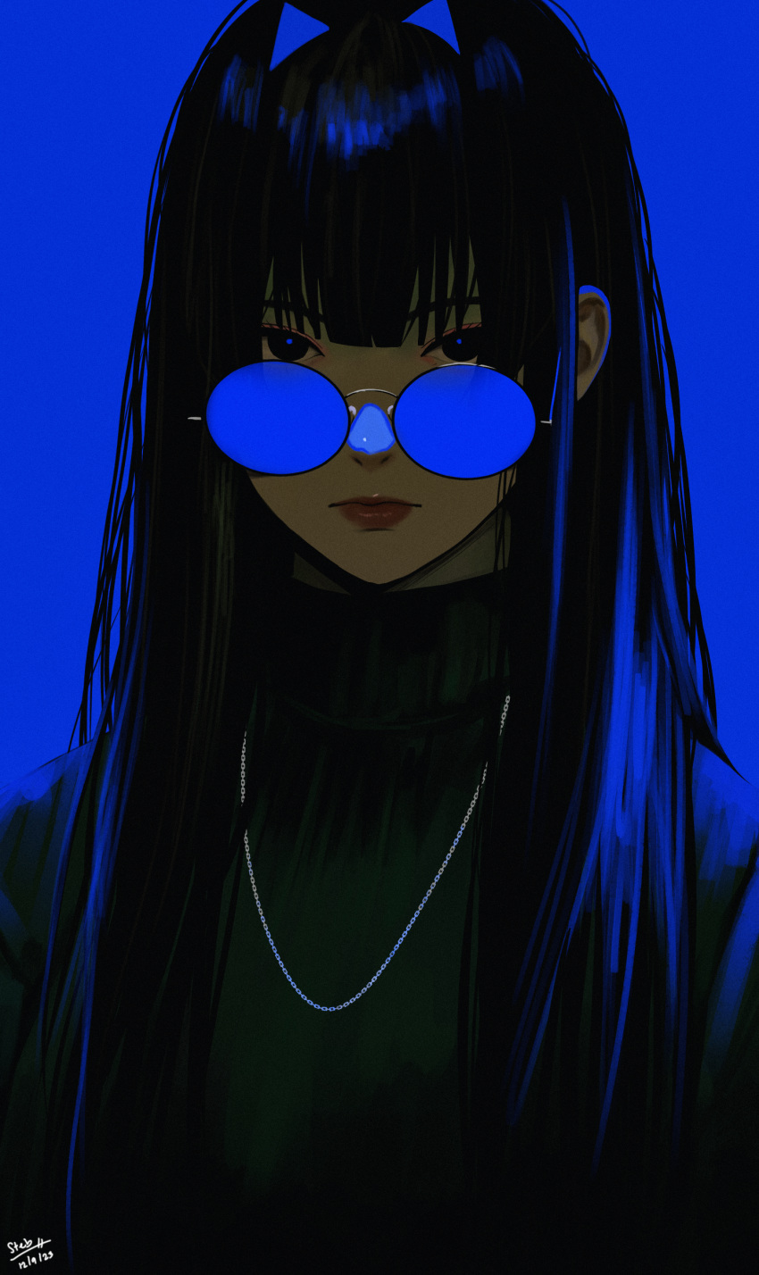 1girl absurdres black_eyes black_hair black_sweater blue-tinted_eyewear blue_background blue_hair blue_pupils hair_intakes highres hololive hololive_english jewelry long_hair looking_at_viewer multicolored_hair necklace ouro_kronii round_eyewear simple_background solo steb sunglasses sweater tinted_eyewear turtleneck turtleneck_sweater two-tone_hair virtual_youtuber