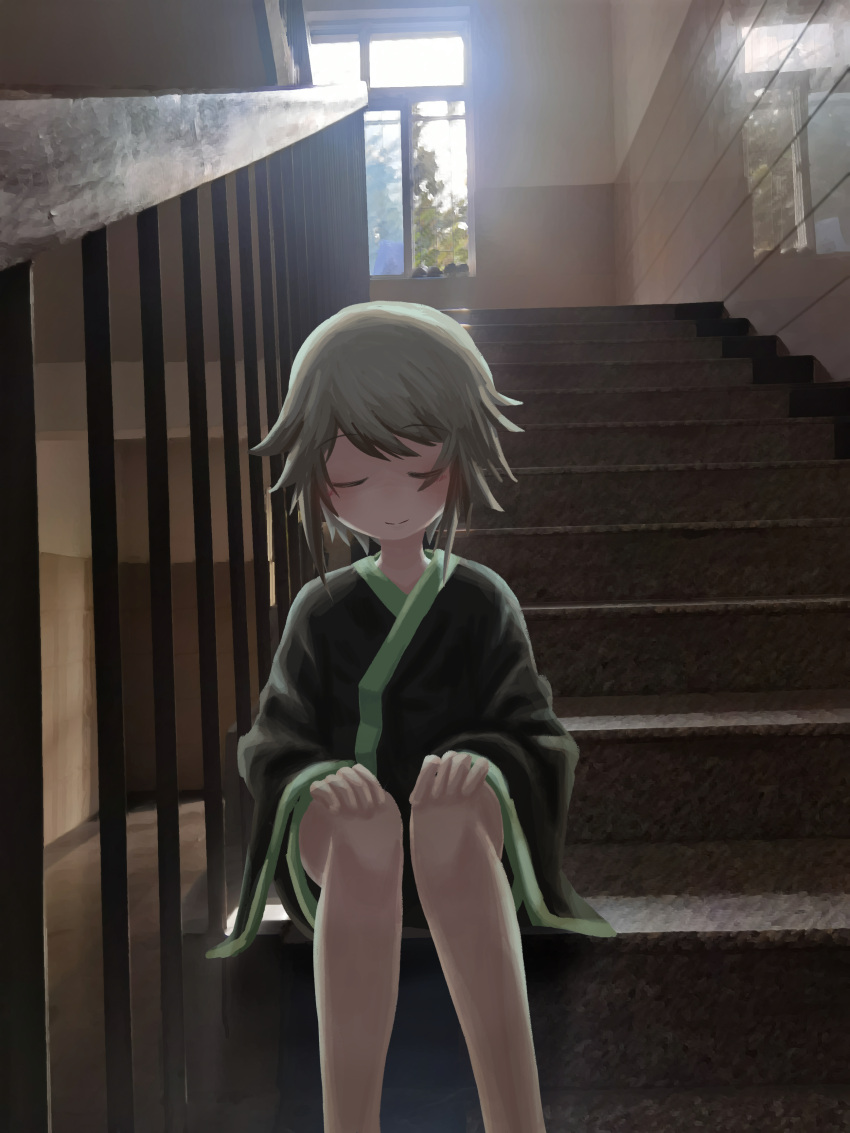 1other absurdres androgynous baila_kuangzi black_kimono closed_eyes closed_mouth commentary facing_viewer grey_hair hands_on_own_knees highres houlen_yabusame japanese_clothes kimono len'en long_sleeves other_focus photo_background short_hair sitting sitting_on_stairs smile solo stairs symbol-only_commentary