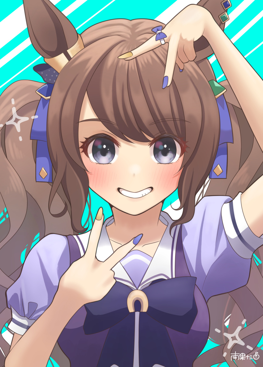 1girl absurdres animal_ears blue_background blue_nails blush bow breasts brown_hair commentary_request double_v ear_ornament ear_piercing grin highres horse_ears horse_girl jewelry long_hair medium_breasts multicolored_nails nail_polish nankanashi piercing puffy_short_sleeves puffy_sleeves purple_bow purple_shirt ring sailor_collar shirt short_sleeves smile solo tosen_jordan_(umamusume) twintails two-tone_background umamusume upper_body v violet_eyes white_background yellow_nails
