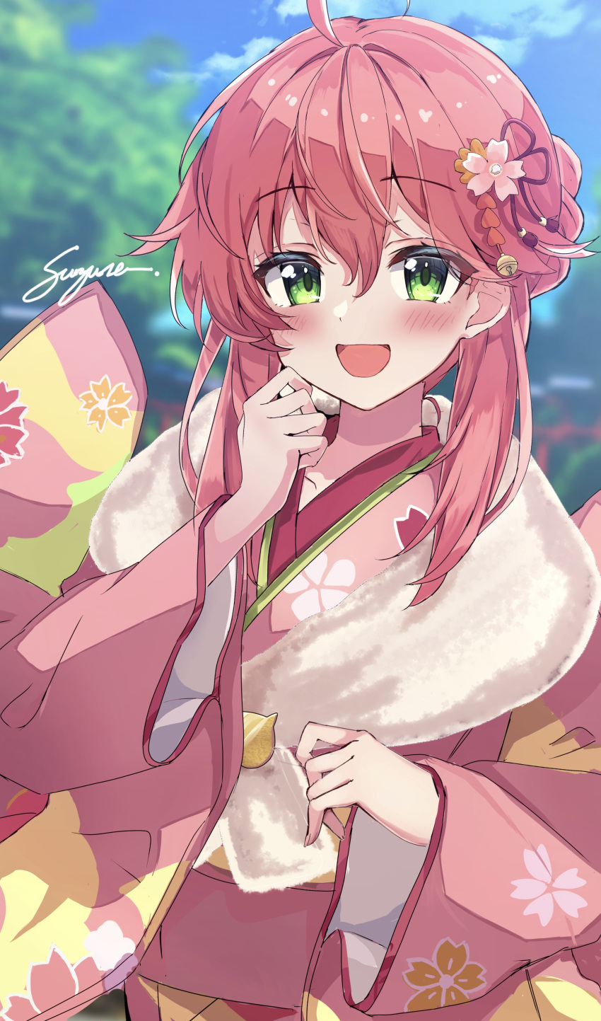 1girl :d absurdres ahoge blurry blurry_background check_commentary collarbone commentary commentary_request floral_print furisode green_eyes hair_between_eyes hair_ornament hair_up highres hololive japanese_clothes kimono mizuki_(xeaz2854) open_mouth outdoors pink_hair pink_kimono sakura_miko signature smile solo sunlight upper_body virtual_youtuber