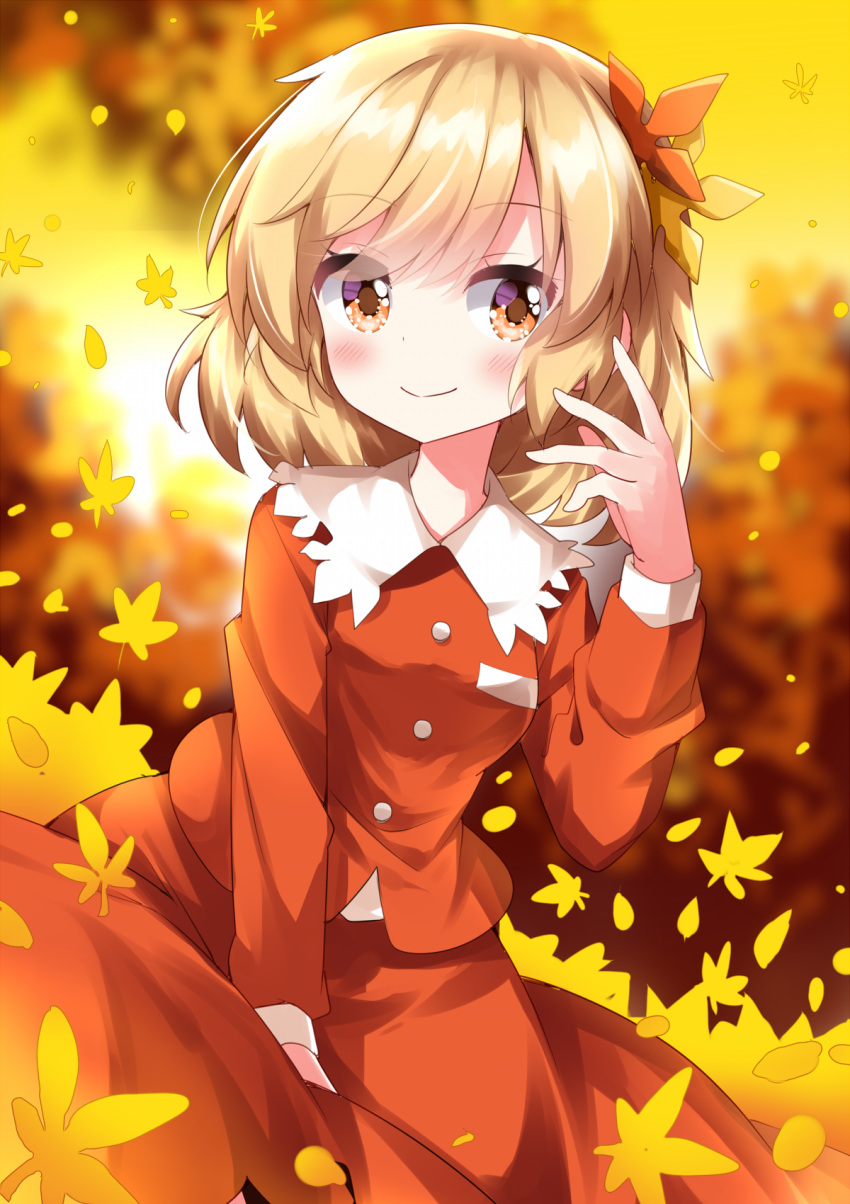 1girl aki_shizuha blonde_hair blurry blurry_background closed_mouth commentary_request hair_ornament highres leaf leaf_hair_ornament long_sleeves looking_at_viewer orange_eyes red_shirt red_skirt ruu_(tksymkw) shirt short_hair skirt smile solo touhou