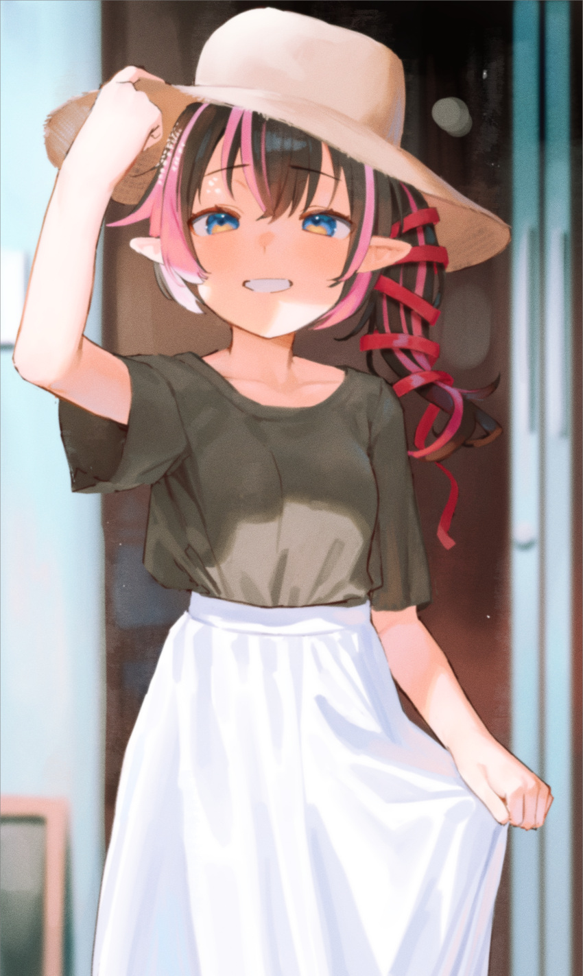 1girl absurdres alternate_costume black_hair black_shirt blue_eyes breasts brown_headwear commentary_request cowboy_shot door frikulu grin hair_ribbon hat highres long_hair looking_at_viewer medium_bangs multicolored_hair nanashi_inc. oinomori_may one_side_up pink_hair pink_ribbon pointy_ears ribbon shirt skirt skirt_hold sliding_doors small_breasts smile solo standing sun_hat t-shirt two-tone_hair virtual_youtuber white_skirt