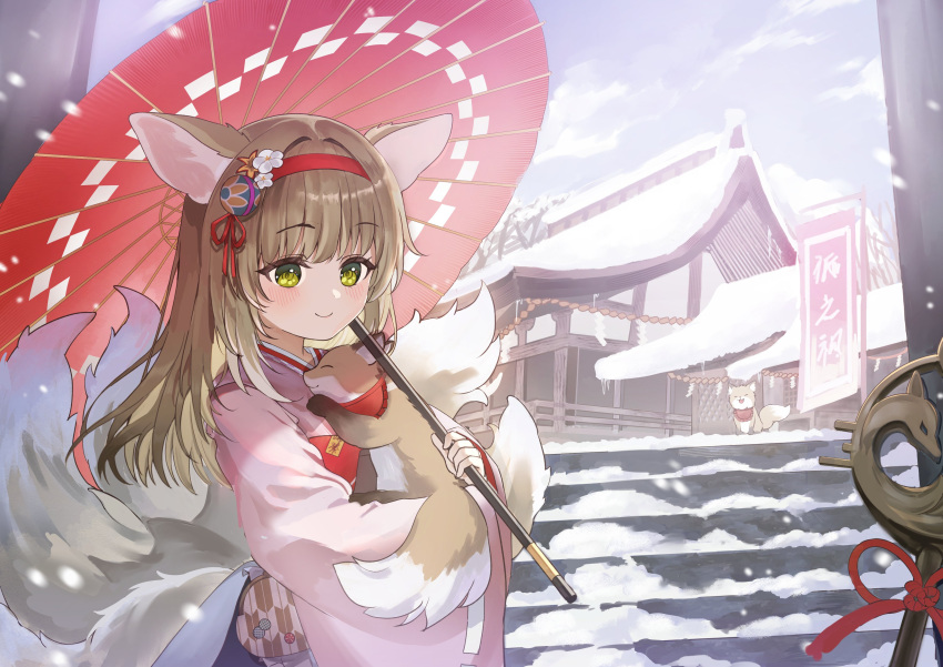 1girl absurdres animal animal_ears architecture arknights blonde_hair blush closed_mouth coin_purse commentary_request east_asian_architecture flower fox fox_ears fox_girl fox_tail hair_flower hair_ornament hairband highres holding holding_animal holding_umbrella japanese_clothes kimono kitsune kyuubi long_hair long_sleeves multiple_tails official_alternate_costume oil-paper_umbrella pink_kimono red_hairband red_umbrella shan_(ti0n) smile snow solo suzuran_(arknights) suzuran_(yukibare)_(arknights) tail umbrella upper_body white_flower winter yagasuri