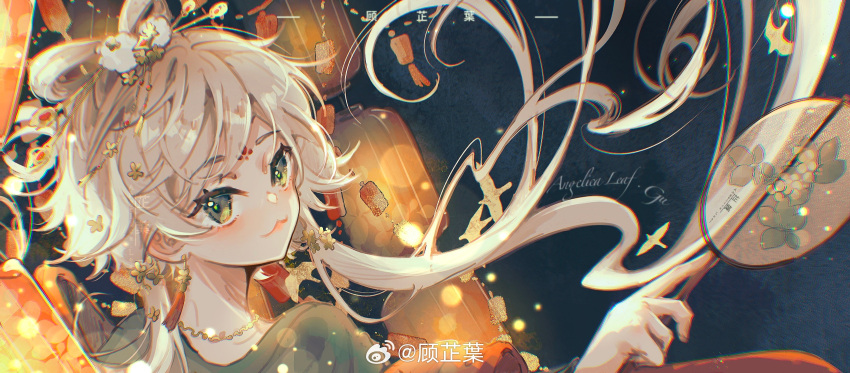 1girl :3 artist_name blonde_hair check_copyright chinese_clothes chinese_hairpin chinese_new_year commentary copyright_request dress earrings eyelashes facial_mark fireflies floating_hair flower forehead_mark gold_necklace green_dress green_eyes guzhi_ye hair_flower hair_ornament hair_rings hand_fan highres holding holding_fan jewelry lantern looking_ahead necklace new_year night night_sky original paper_lantern parted_lips pom_pom_(clothes) pom_pom_hair_ornament short_hair_with_long_locks sky smile solo symbol-only_commentary tassel tassel_earrings tuanshan upper_body watermark weibo_logo weibo_username