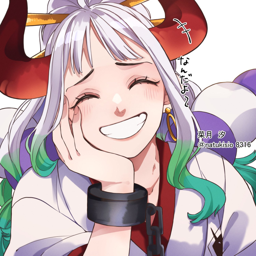 1girl artist_name blush clenched_teeth commentary_request cuffs earrings green_hair hair_ornament hair_stick hand_on_own_cheek hand_on_own_face handcuffs highres hoop_earrings horns jewelry long_hair multicolored_hair natsuki_shio one_piece oni oni_horns rope shimenawa smile solo teeth translation_request white_hair yamato_(one_piece)