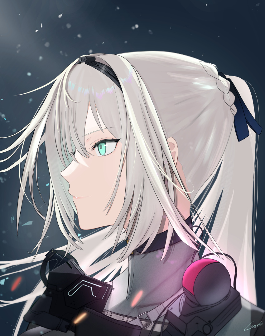1girl absurdres an-94_(girls'_frontline) an-94_(mod3)_(girls'_frontline) aqua_eyes artist_name black_hairband blonde_hair blurry blurry_background closed_mouth gincho girls_frontline hair_ribbon hairband highres lips long_hair ponytail ribbon serious sidelocks simple_background solo upper_body
