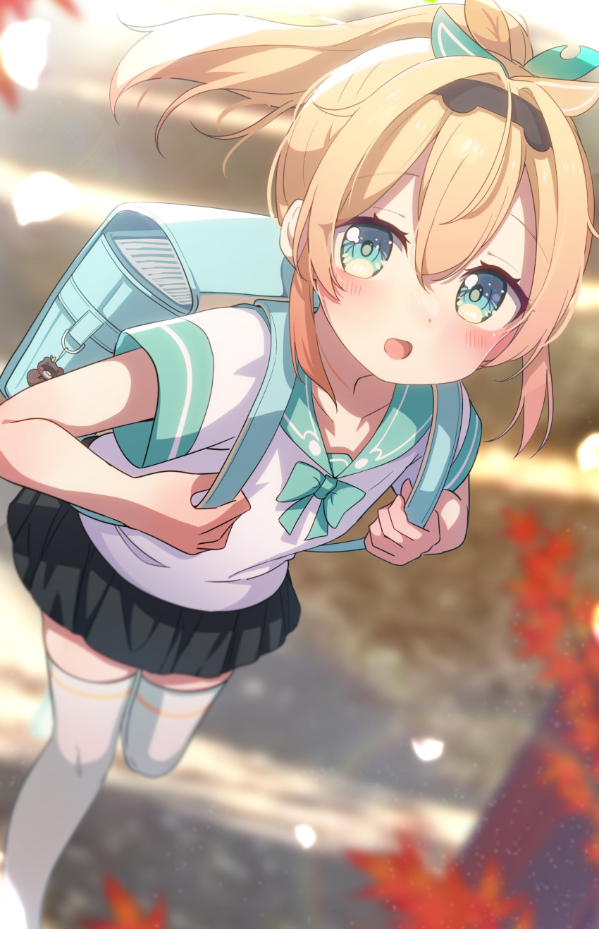 1girl :d absurdres autumn_leaves backpack bag black_hairband black_skirt blonde_hair blue_bow blue_eyes blue_sailor_collar blurry blurry_background blush bow commentary_request depth_of_field hair_between_eyes hair_intakes hairband highres hololive kazama_iroha leaf looking_at_viewer maple_leaf okota_mikan pleated_skirt ponytail randoseru sailor_collar shirt skirt smile solo standing standing_on_one_leg thigh-highs virtual_youtuber white_shirt white_thighhighs