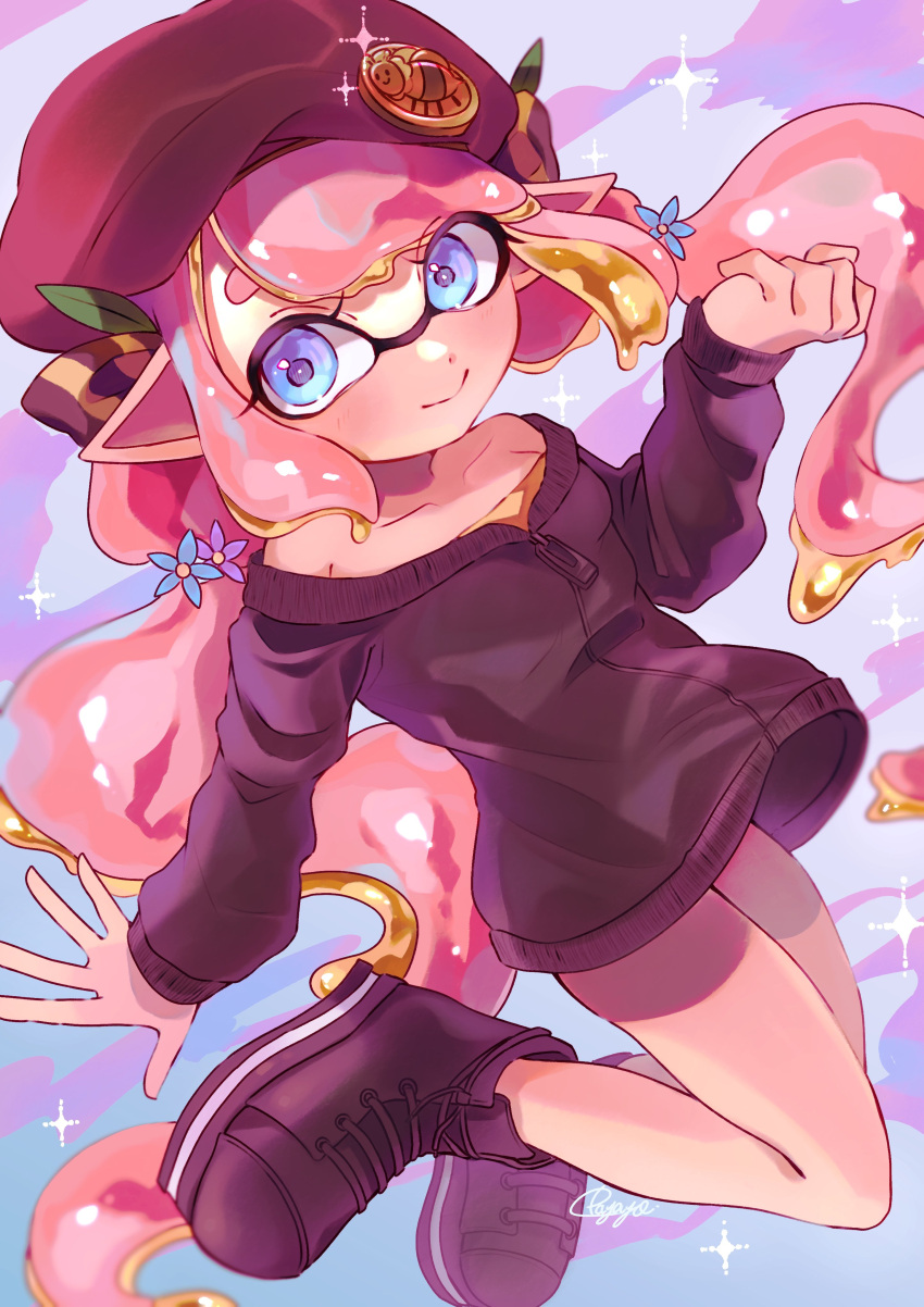 1girl absurdres badge bare_shoulders bee_print beret black_footwear black_sweater blue_background blue_eyes closed_mouth collarbone commentary eyelashes full_body hat highres honey inkling inkling_girl long_hair off-shoulder_sweater off_shoulder payayo884 pink_hair pointy_ears shoes signature solo splatoon_(series) splatoon_3 sweater symbol-only_commentary very_long_hair zipper zipper_pull_tab