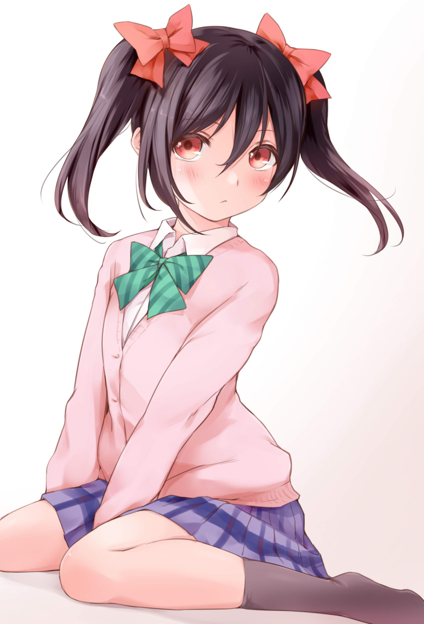 1girl absurdres between_legs black_hair black_socks blue_skirt bow brown_background cardigan closed_mouth collared_shirt commentary_request diagonal-striped_bow diagonal_stripes dress_shirt gradient_background green_bow hair_between_eyes hair_bow hand_between_legs highres hitotsuki_no_yagi long_sleeves looking_at_viewer love_live! love_live!_school_idol_project pink_cardigan plaid plaid_skirt pleated_skirt puffy_long_sleeves puffy_sleeves red_bow red_eyes school_uniform shirt sidelocks sitting skirt socks solo striped wariza white_background white_shirt yazawa_nico