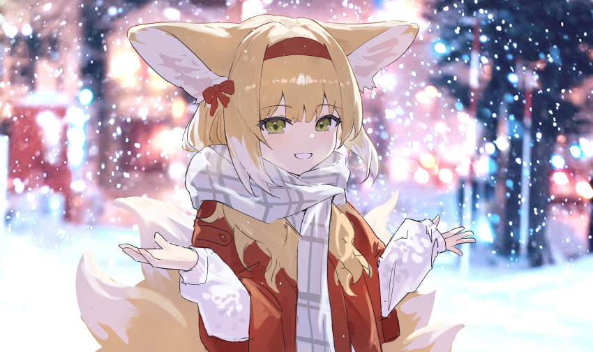 1girl absurdres alternate_costume animal_ear_fluff animal_ears arknights blonde_hair blunt_bangs commentary double-parted_bangs fox_ears fox_girl fox_tail green_eyes hair_between_eyes hairband hands_up highres kitsune kyuubi long_sleeves looking_at_viewer multiple_tails nihnfinite8 outdoors red_hairband scarf smile snowing solo suzuran_(arknights) symbol-only_commentary tail upper_body white_scarf