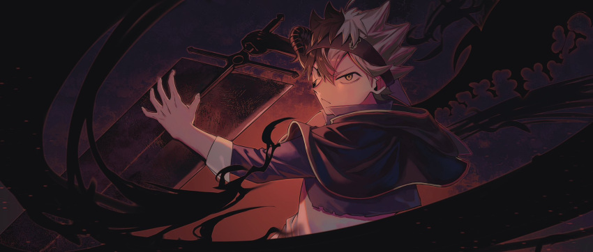 1boy asta_(black_clover) black_capelet black_clover black_hair black_wings capelet closed_mouth energy grey_hair highres holding holding_sword holding_weapon huge_weapon looking_at_viewer male_focus multicolored_hair single_wing solo sword weapon wings yuan12211102