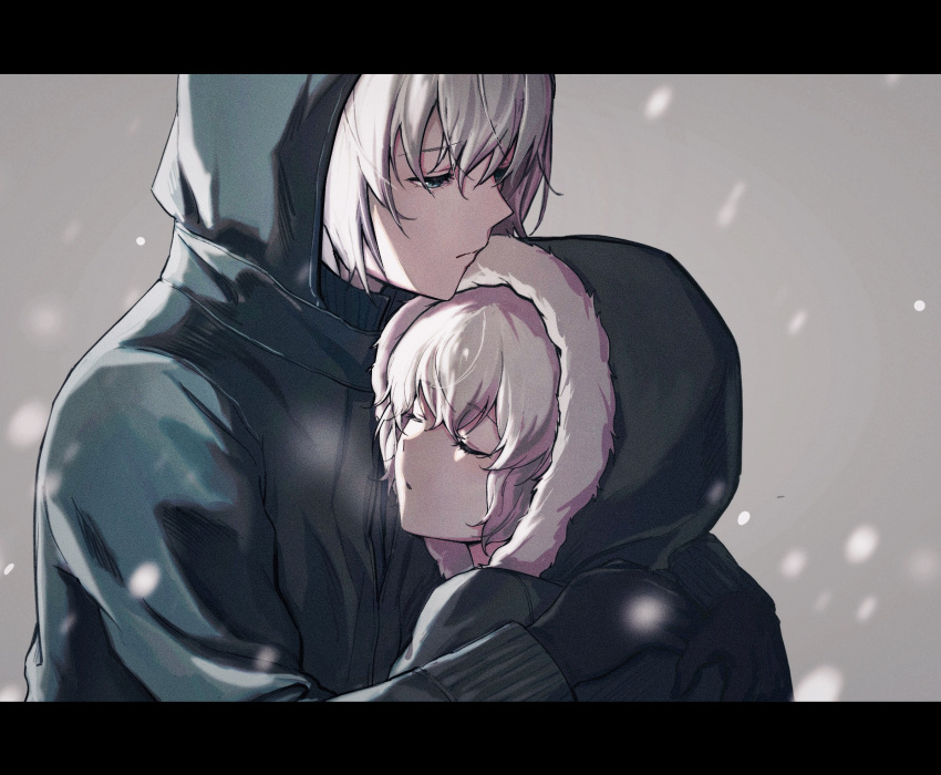1boy 1girl black_gloves breath chinese_commentary closed_eyes coat commentary film_grain fur-trimmed_hood fur_trim gloves green_coat green_eyes half-closed_eyes highres hood hood_up hooded_coat hug ikooto111 letterboxed nier nier_(series) nier_(young) parted_lips sad scene_reference siblings sleeping snowing white_hair yonah